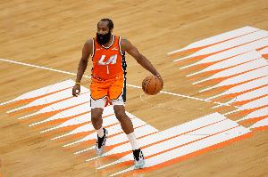 哈登：近期我们的战绩不太理想 但我会继续坚持每晚全力以赴